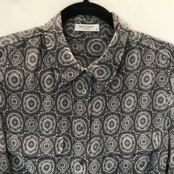 EQUIPMENT Signature Slim 100% Silk Gray Medallion - Picture 3 of 10